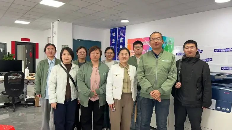 可靠之選：獎杯、藝術(shù)品與商務禮品包裝定制