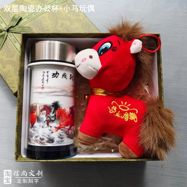 年會禮物送什么？送員工哪些特色禮品又實用又走心的特色伴手禮推薦 年會 “禮” 遇——這些實用紀念品，員工直呼太貼心